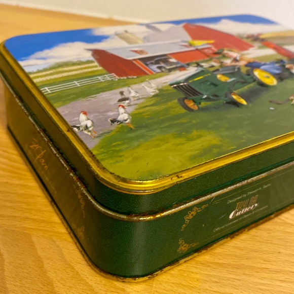 John Deere Golf Balls, Tees, Divot Tool & Collector Tin Set - Picture 10 of 11